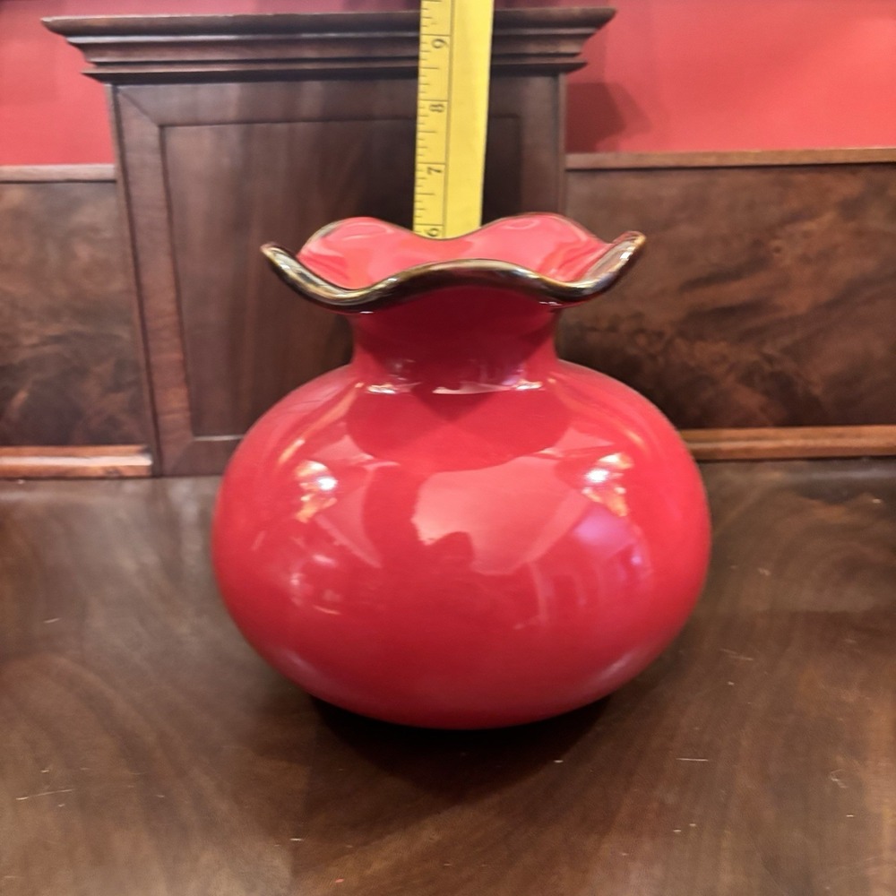 Southern Living at Home Cinnabar Red Ruffle Vase‎ Gold Trim Portugal 6.5" - Picture 3 of 6
